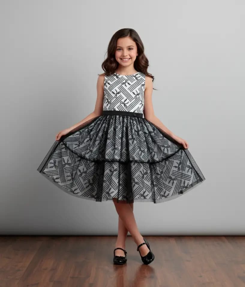 VESTIDO EM TECIDO ACETINADO COM SAIA EM TULE